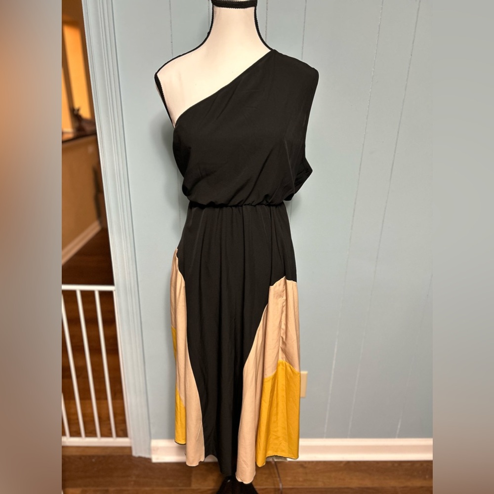 One shoulder dress